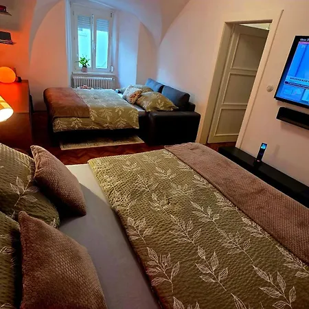 Golden Spur - Old Town Appartement